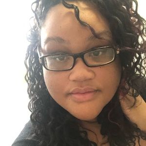 Meet your Posher, Iola